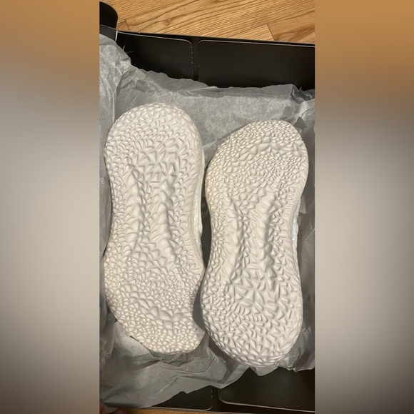 NWT Harden Vol. 2 Adidas - Men’s size 10 - Picture 3 of 4